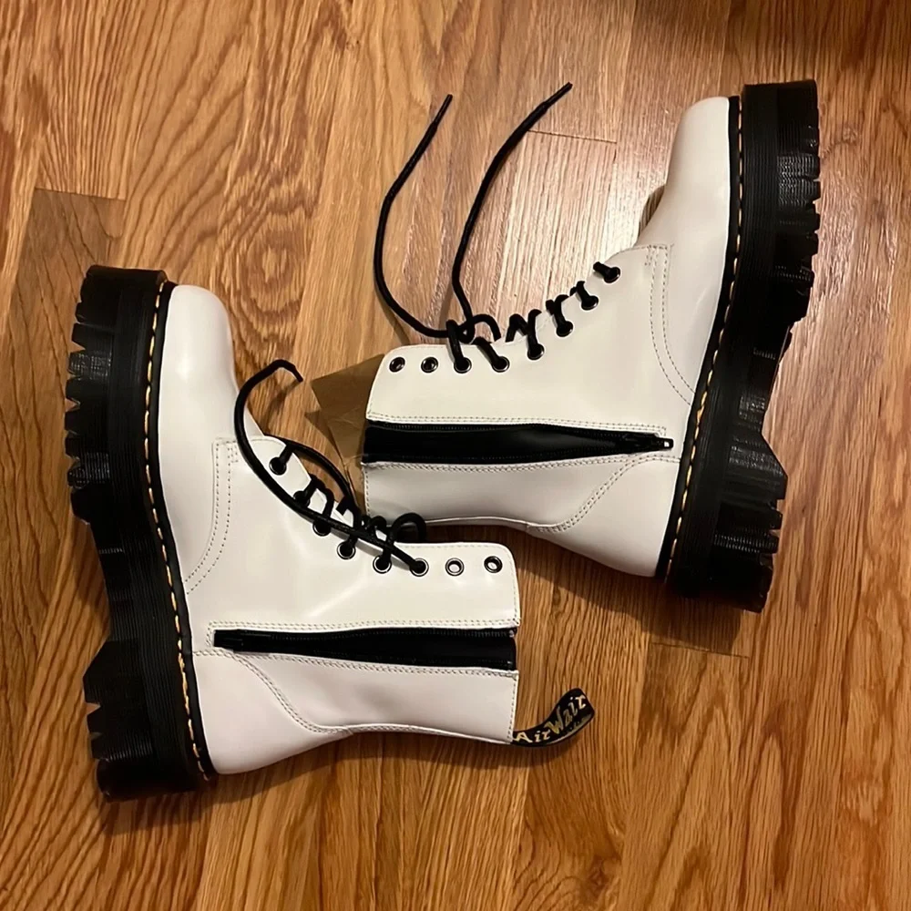 Dr. Martens gorgeous stand